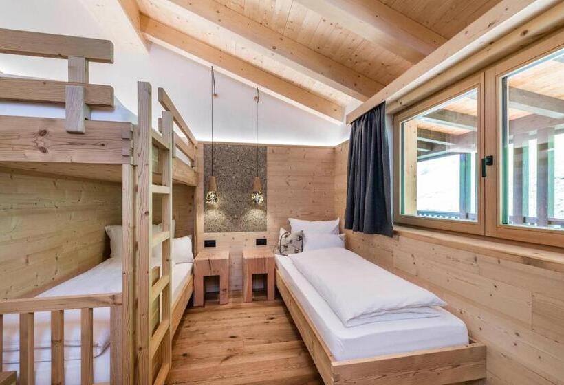 غرفة عائلية مطلّة علي الجبل, La Majun Fornellahof