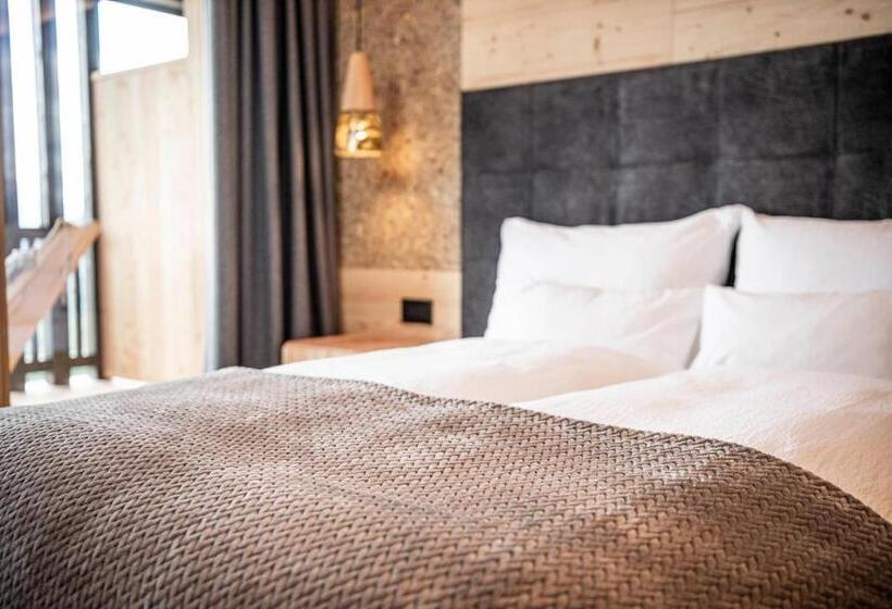 غرفة عائلية مطلّة علي الجبل, La Majun Fornellahof