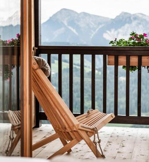 غرفة عائلية مطلّة علي الجبل, La Majun Fornellahof