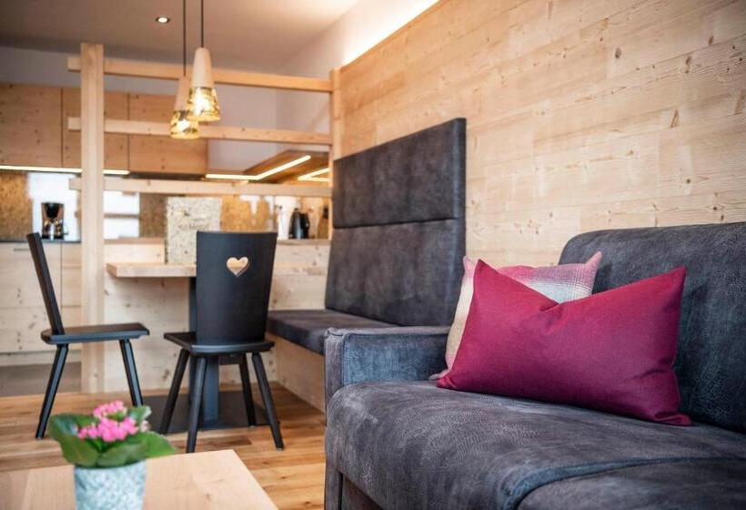 غرفة عائلية, La Majun Fornellahof