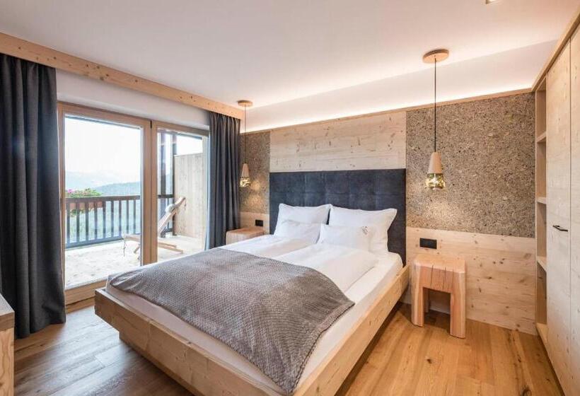 غرفة عائلية, La Majun Fornellahof