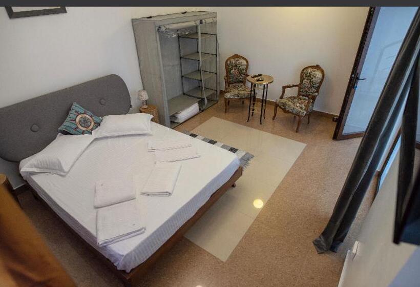 Standard room with outdoor bath, Vila Jean Bart