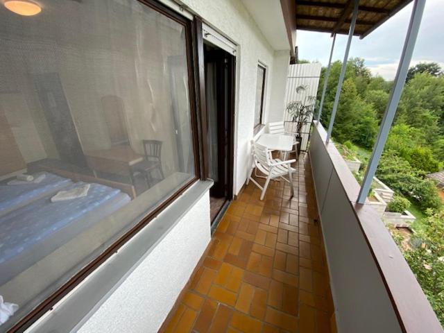 דירה בת חדר שינה 1 עם מרפסת, Monteurswohnung Zimmerfrei Marktheidenfeld