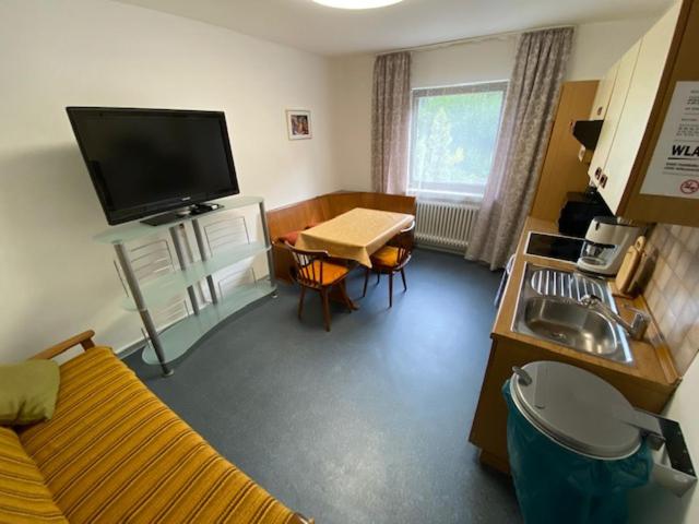 דירה בת חדר שינה 1 עם מרפסת, Monteurswohnung Zimmerfrei Marktheidenfeld