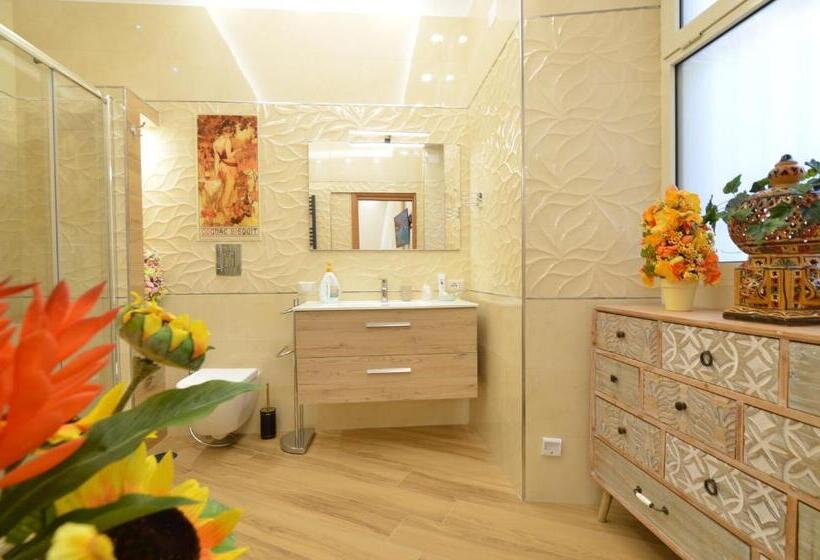 اتاق لوکس سه تخته, Caserta Deluxe Bis