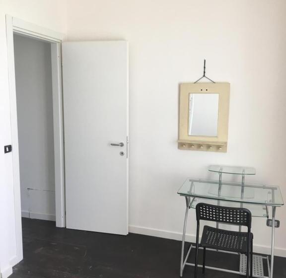 חדר משפחתי, I Congiunti