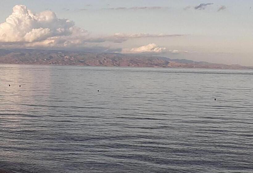 Standard Szoba King Size Bed, Mare Nostrum Luxury Suite