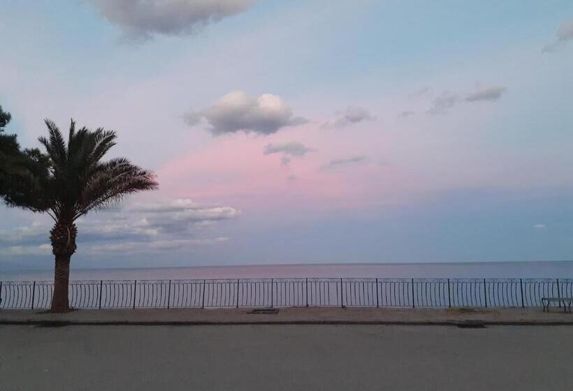 Standard Szoba King Size Bed, Mare Nostrum Luxury Suite