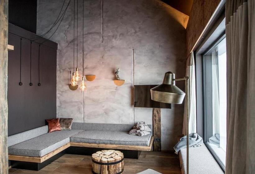 Номер Deluxe, Kraftalm