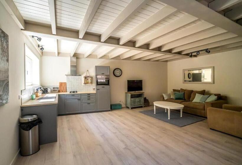 منزل غرفة نوم واحدة, Job Baster Huisje