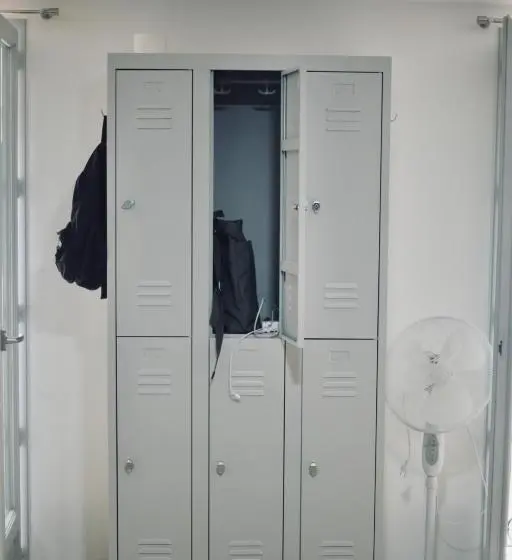 ルームシェアのワンベッド, Hostel Le Diablotin