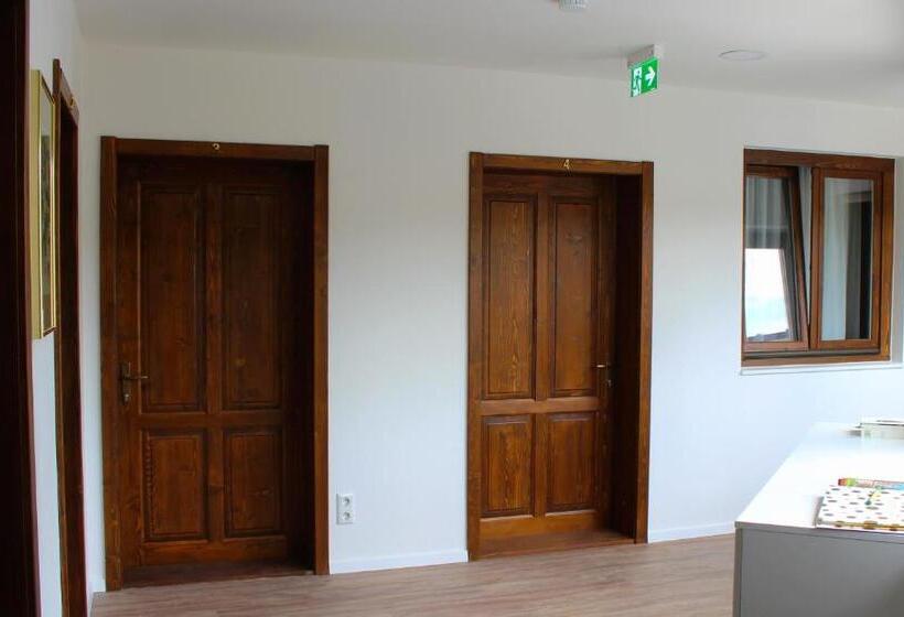 חדר בסיסי, Catalleya Haus