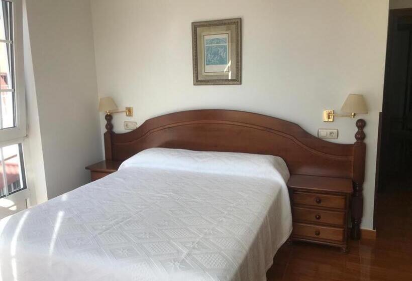 Номер Deluxe Вид на Море Боковой, Hostal O Portiño