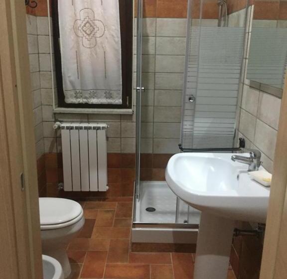 اتاق استاندارد با چشم‌انداز باغ, Il Girasole B&b