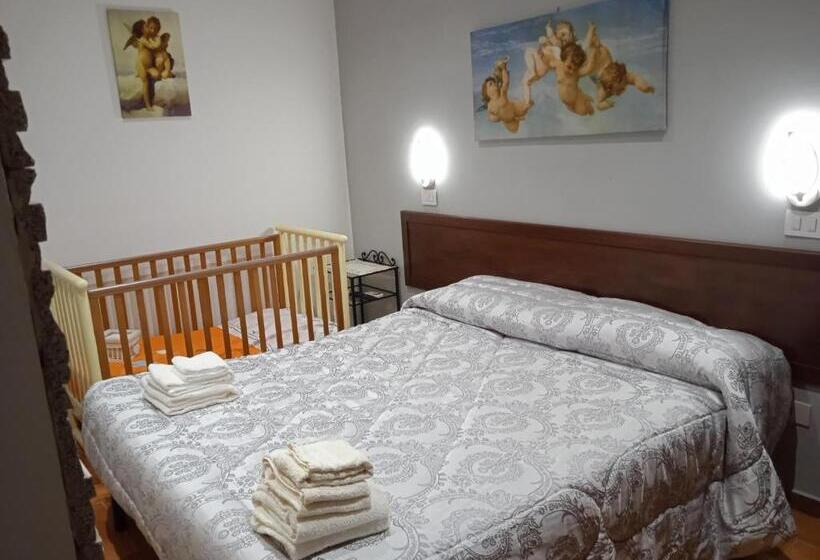 اتاق استاندارد با چشم‌انداز باغ, Il Girasole B&b