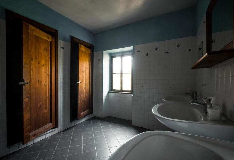 패밀리 룸 공용 욕실, Ostello Podesteria Di Gombola Arte E Territorio