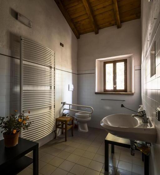 스탠다드 4인용 룸 공용 욕실, Ostello Podesteria Di Gombola Arte E Territorio