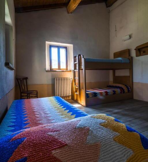 스탠다드 트리픔 룸 공동욕실, Ostello Podesteria Di Gombola Arte E Territorio