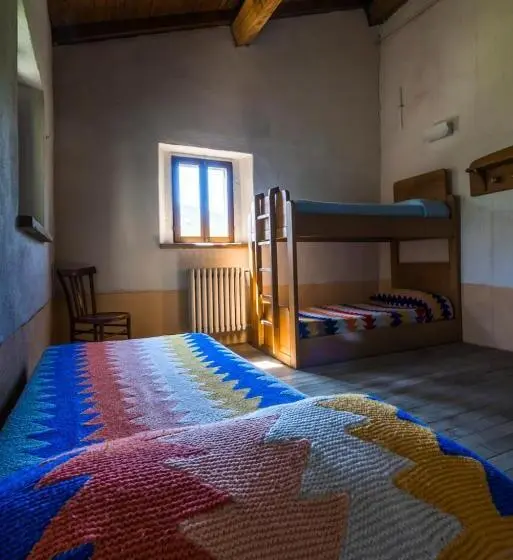 バスルーム共有のトリプルスタンダード, Ostello Podesteria Di Gombola   Arte E Territorio
