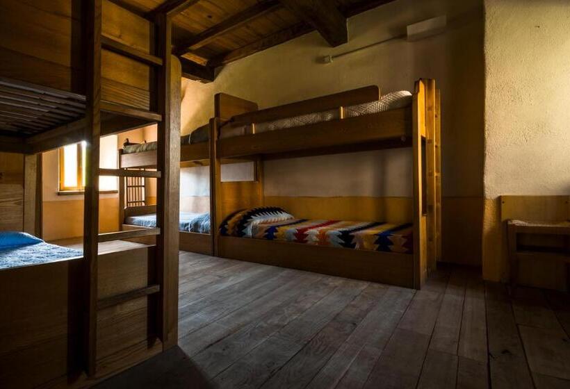 스탠다드 4인용 룸 공용 욕실, Ostello Podesteria Di Gombola Arte E Territorio