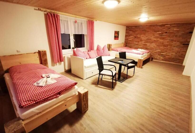 غرفة كومفورت ثلاثية, Penzion U Lípy