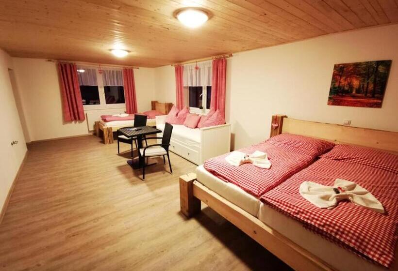 غرفة كومفورت ثلاثية, Penzion U Lípy