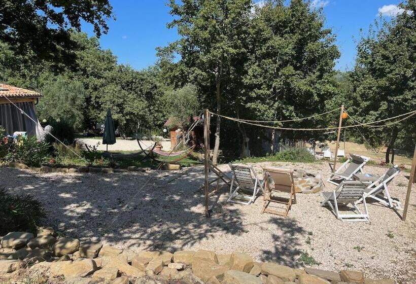 חדר משפחתי, Casa Al Fondo