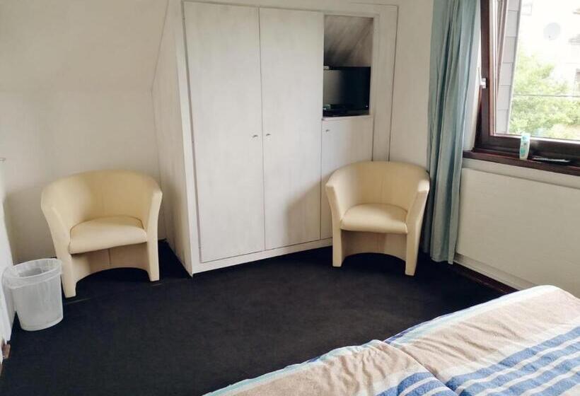 이코노미 룸, Jeje Und Anna S Eifel Haus