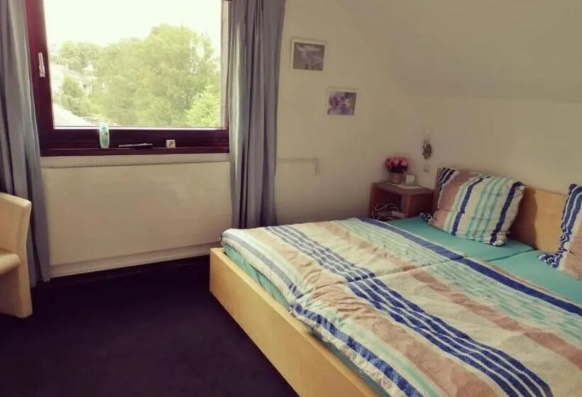 エコノミールーム, Jeje Und Anna S Eifel Haus