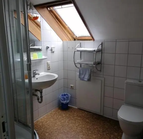 エコノミールーム, Jeje Und Anna S Eifel Haus