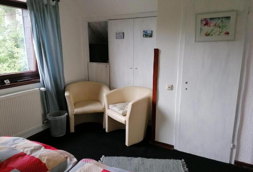 이코노미 룸, Jeje Und Anna S Eifel Haus