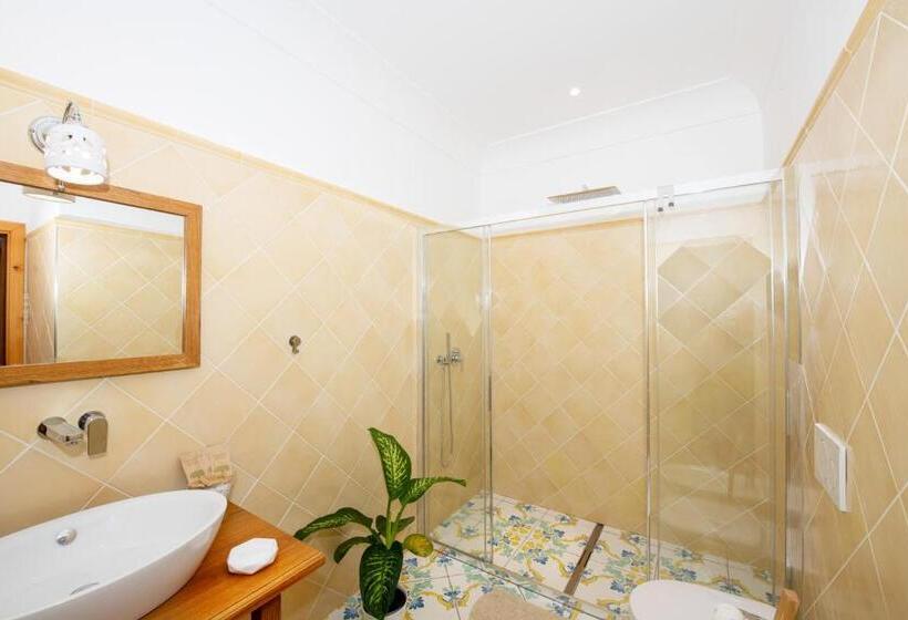اتاق استاندارد با چشم‌انداز دریا, La Borragine Rooms