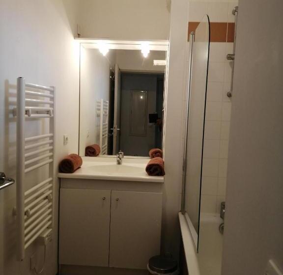 Номер Стандарт, Le Fleurhon 11 D Honfleur, T2 En Résidence Avec Piscine, Wifi Et Parking Gratuits