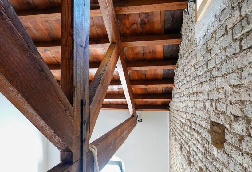 جناح سوبيريور, Hospederia Santa Clara