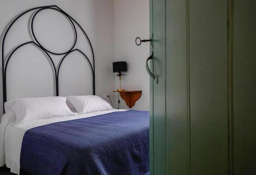 جناح ديلوكس, Hospederia Santa Clara