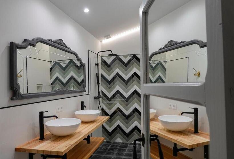 جناح ديلوكس, Hospederia Santa Clara