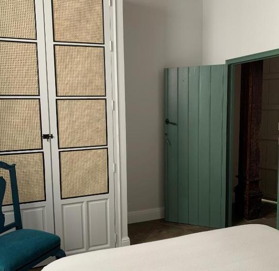 جناح ديلوكس, Hospederia Santa Clara