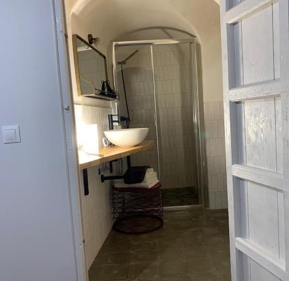 جناح إدارى, Hospederia Santa Clara