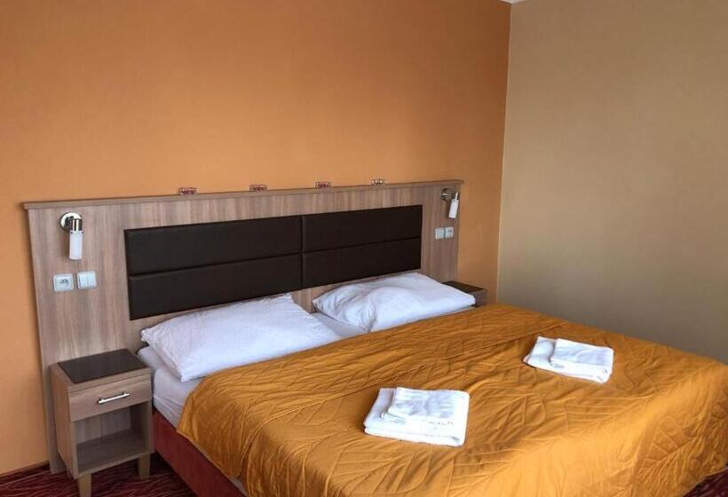 חדר סטנדרט, Opera