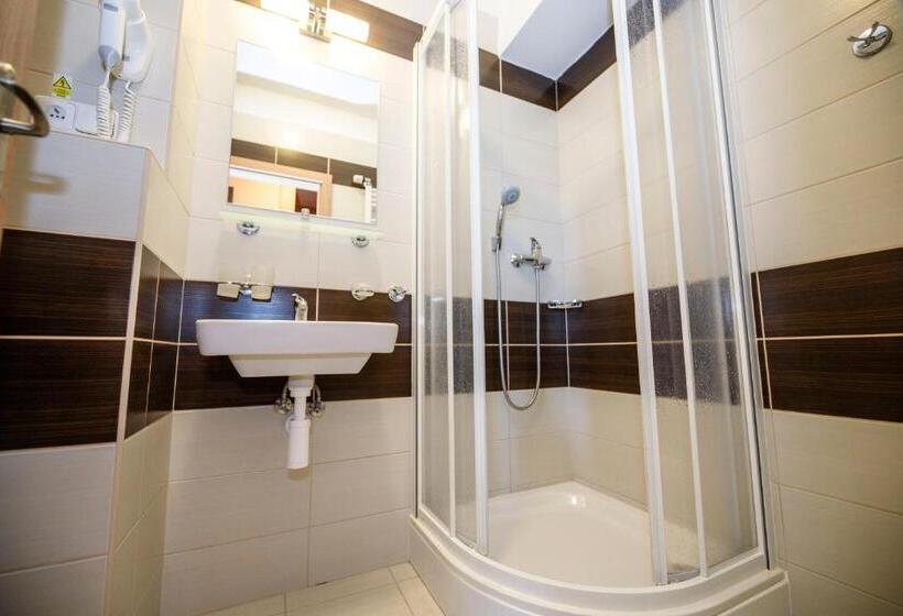 חדר סטנדרט, Opera