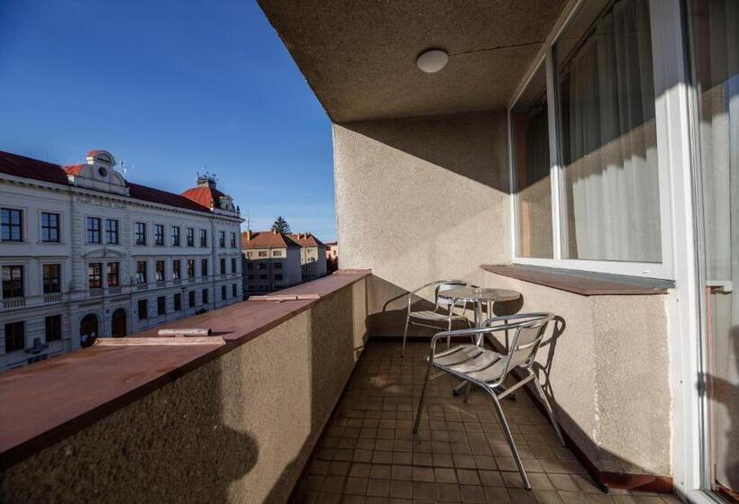 חדר סטנדרט, Opera