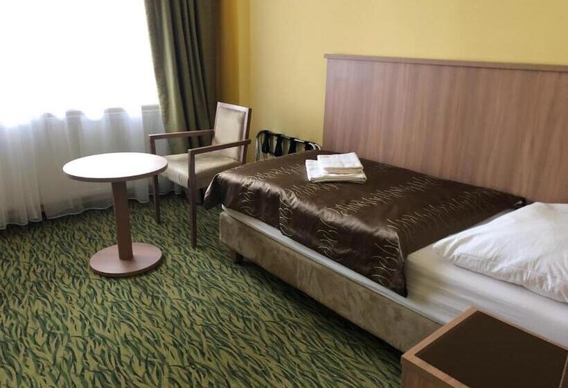 غرفة قياسية فردية, Opera