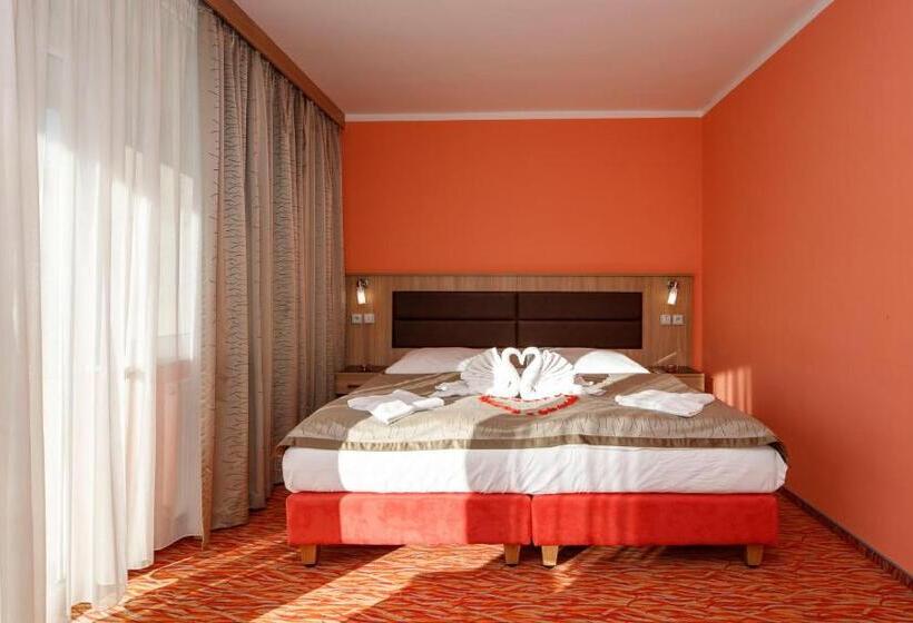 סוויטה עם מרפסת, Opera