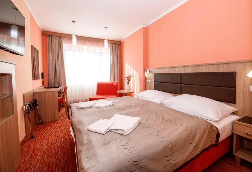 חדר סטנדרט, Opera