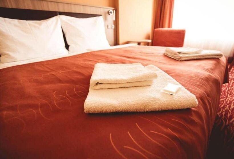 חדר סטנדרט, Opera