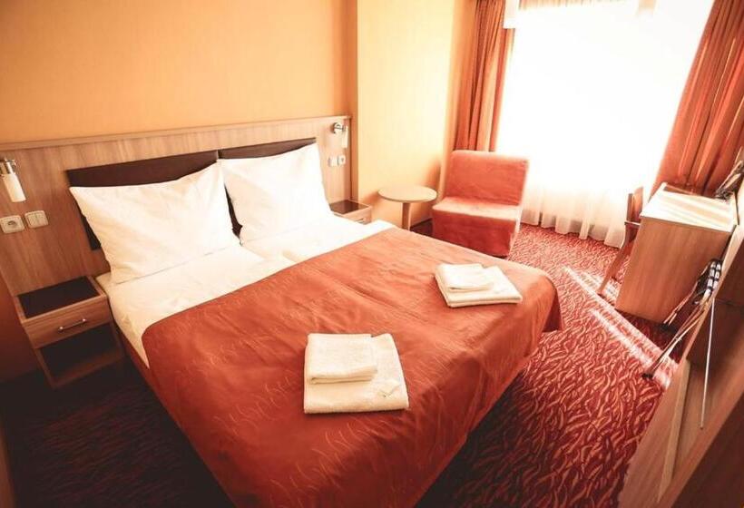 חדר סטנדרט, Opera