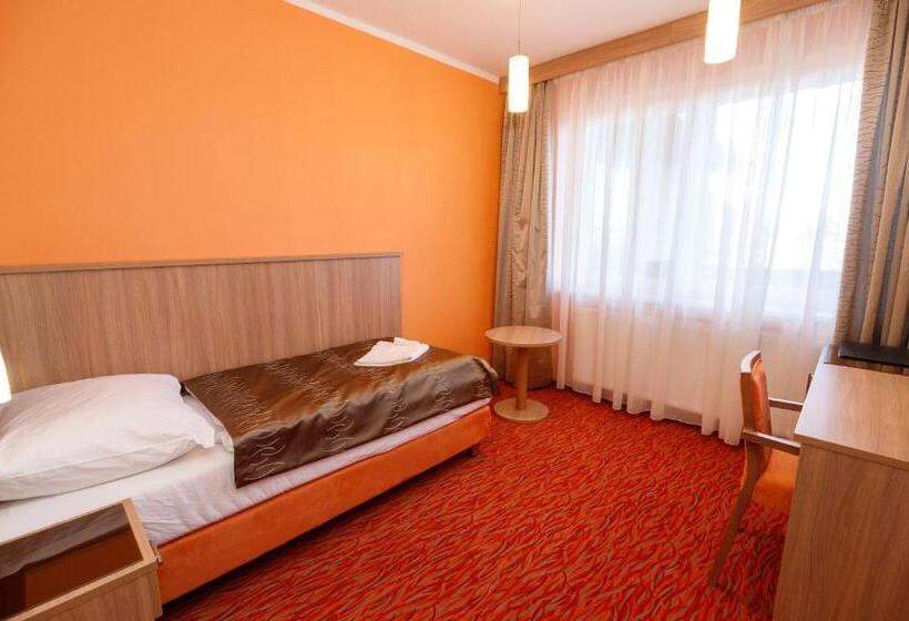 חדר סטנדרט יחיד, Opera