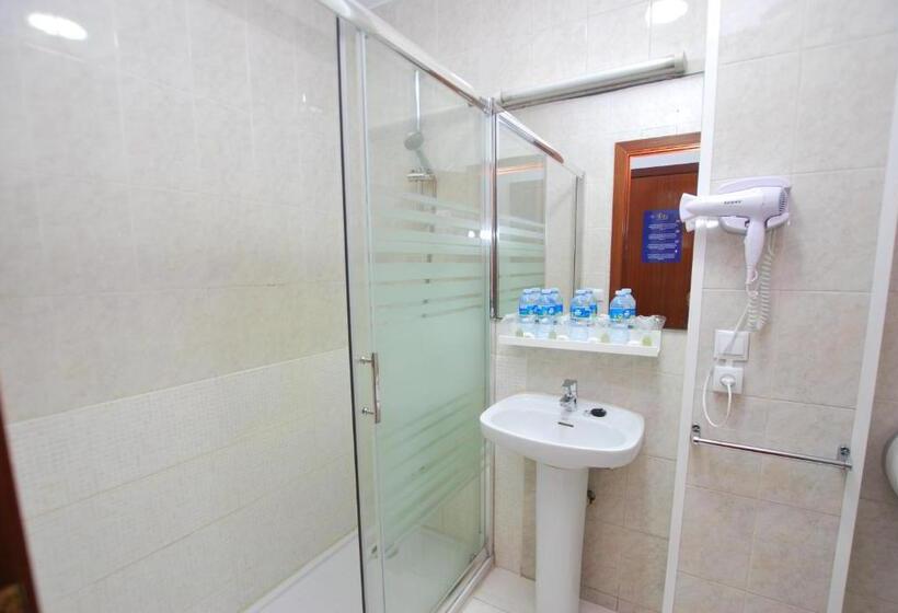 Четырехместный Номер Стандарт, Tres Leones