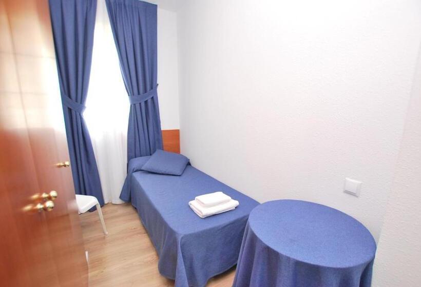 Четырехместный Номер Стандарт, Tres Leones