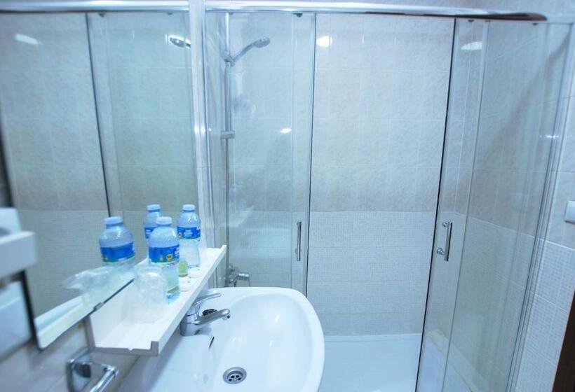 Номер Стандарт, Tres Leones